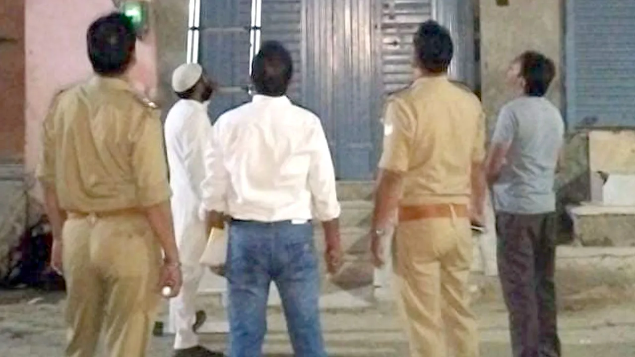 Electricity Theft: कैराना में विजिलेंस की छापेमारी, सात के खिलाफ बिजली चोरी का मुकदमा