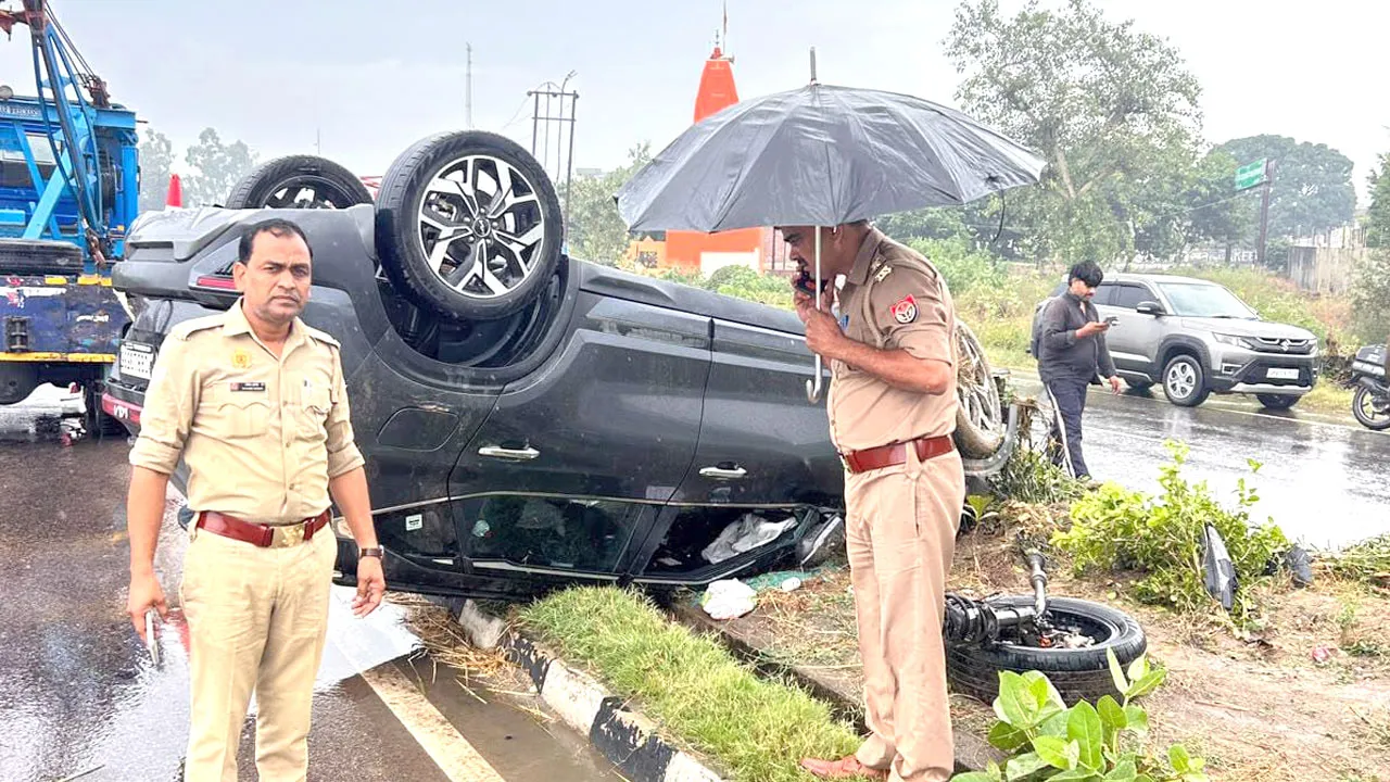 Kairana Road Accident: डिवाइडर से टकराकर कई बार पलटी कार, बाल-बाल बचा चिकित्सक