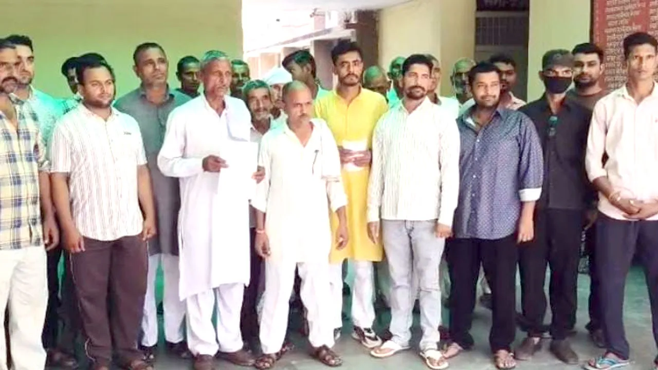 एसडीएम से मिले जगनपुर के ग्रामीण, जल निकासी के लिए वैकल्पिक व्यवस्था की मांग