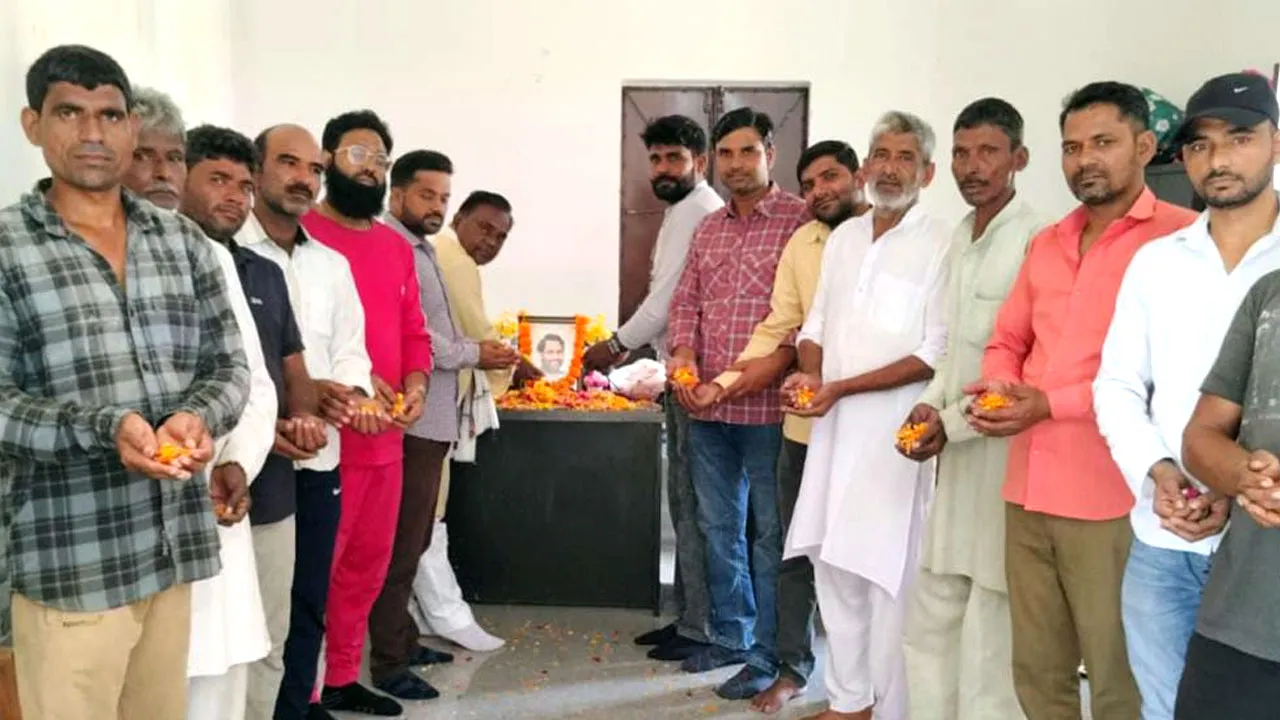 रामविलास पासवान को पुण्यतिथि पर अर्पित किए श्रद्धा सुमन