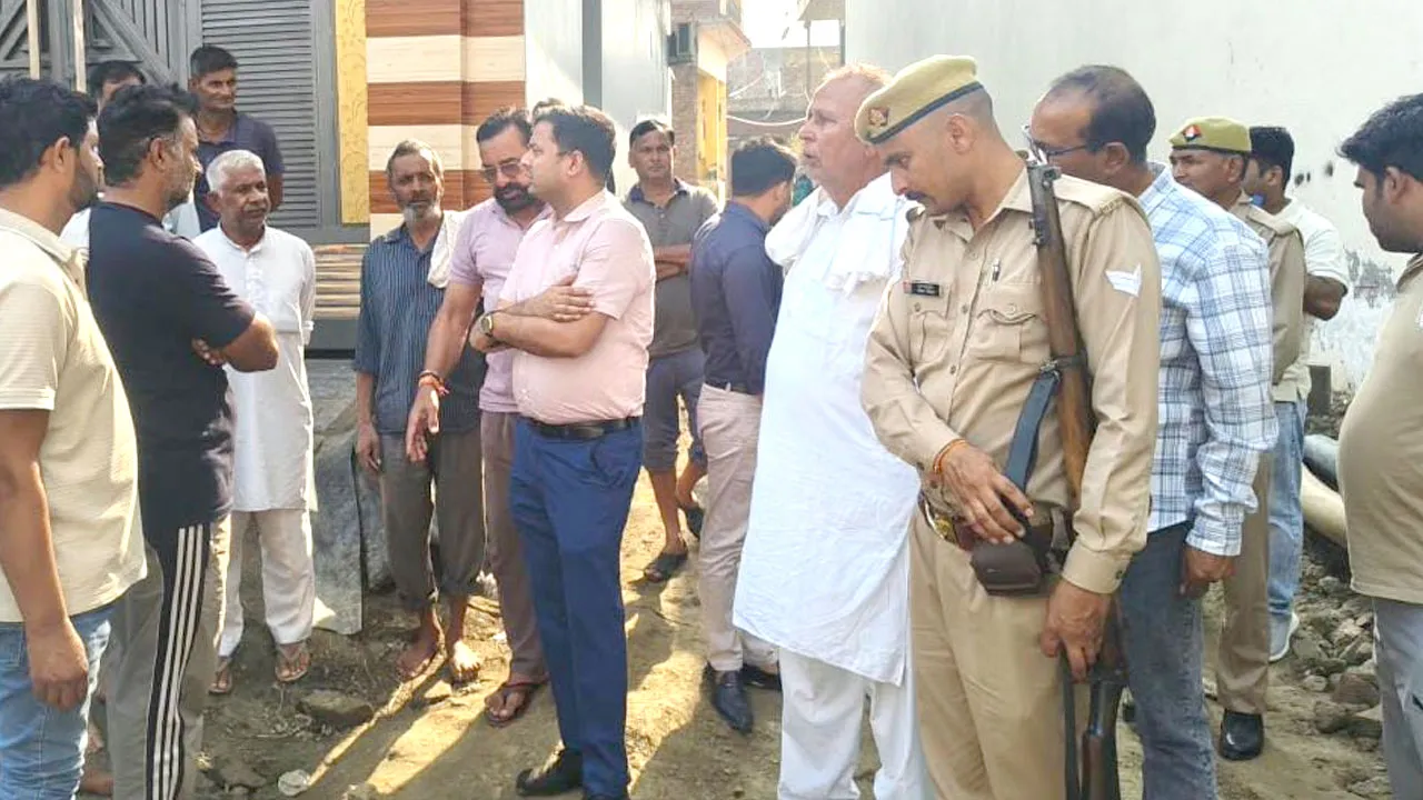 जगनपुर पहुंचे एसडीएम शिवाजी यादव, नाला निर्माण की धरातलीय स्थिति को परखा