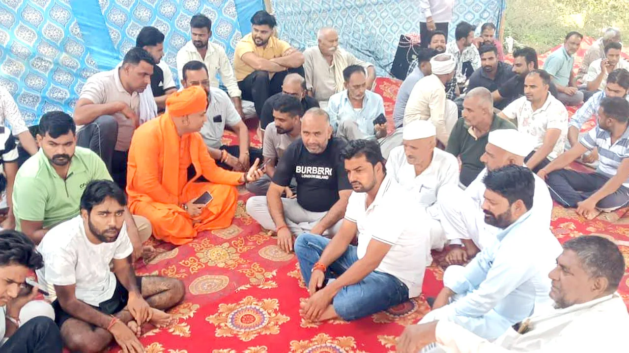 Kairana Pollution News: प्रदूषण के खिलाफ चल रहे धरने पर चढ़ा सियासी रंग, राजनीतिक लोगो का लगा जमावड़ा