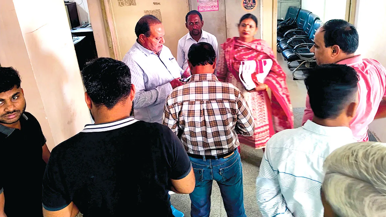Bribery Case: रिश्वत मामले में नगर परिषद पहुंची एसीबी, रिकॉर्ड और कंप्यूटर खंगाले