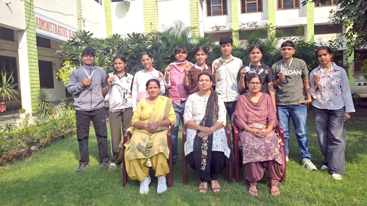 अंतर महाविद्यालय प्रतियोगिता में कन्या कॉलेज की टीम रही दूसरे स्थान पर