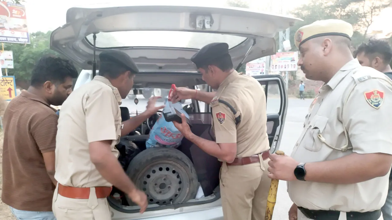 लोहारू में सड़क सुरक्षा को लेकर पुलिस सख्त, नियम तोड़ने वालों के चालान