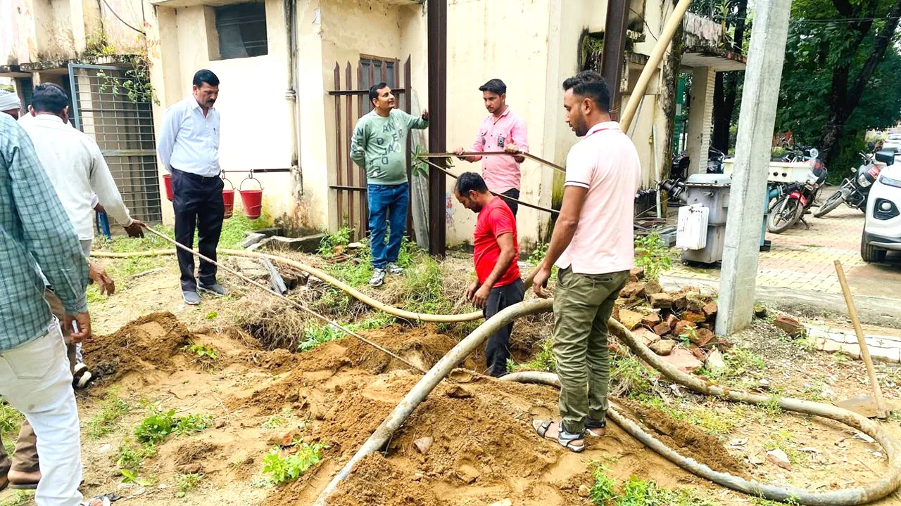 मीरापुर बिजलीघर पर गिरी आसमानी बिजली, आपूर्ति ठप; पानी के लिए तरसे उपभोक्ता