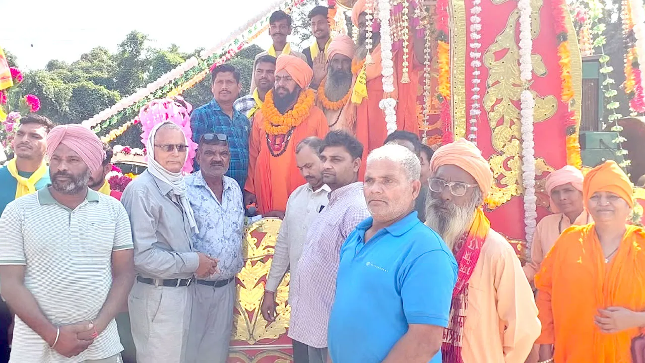मीरापुर पहुंची संत रविदास संदेश यात्रा, पुष्पवर्षा कर किया भव्य स्वागत