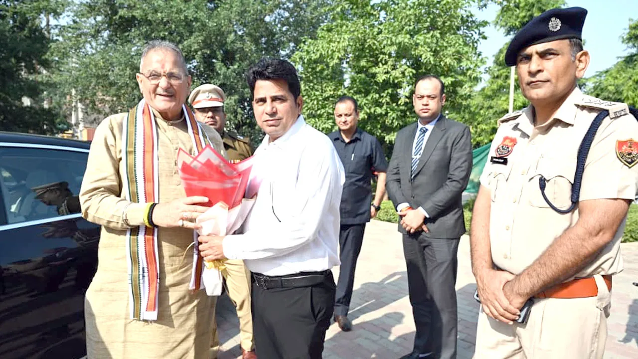 हिमाचल प्रदेश के राज्यपाल कविंदर गुप्ता नरवाना पहुंचे, प्रशासन ने किया स्वागत