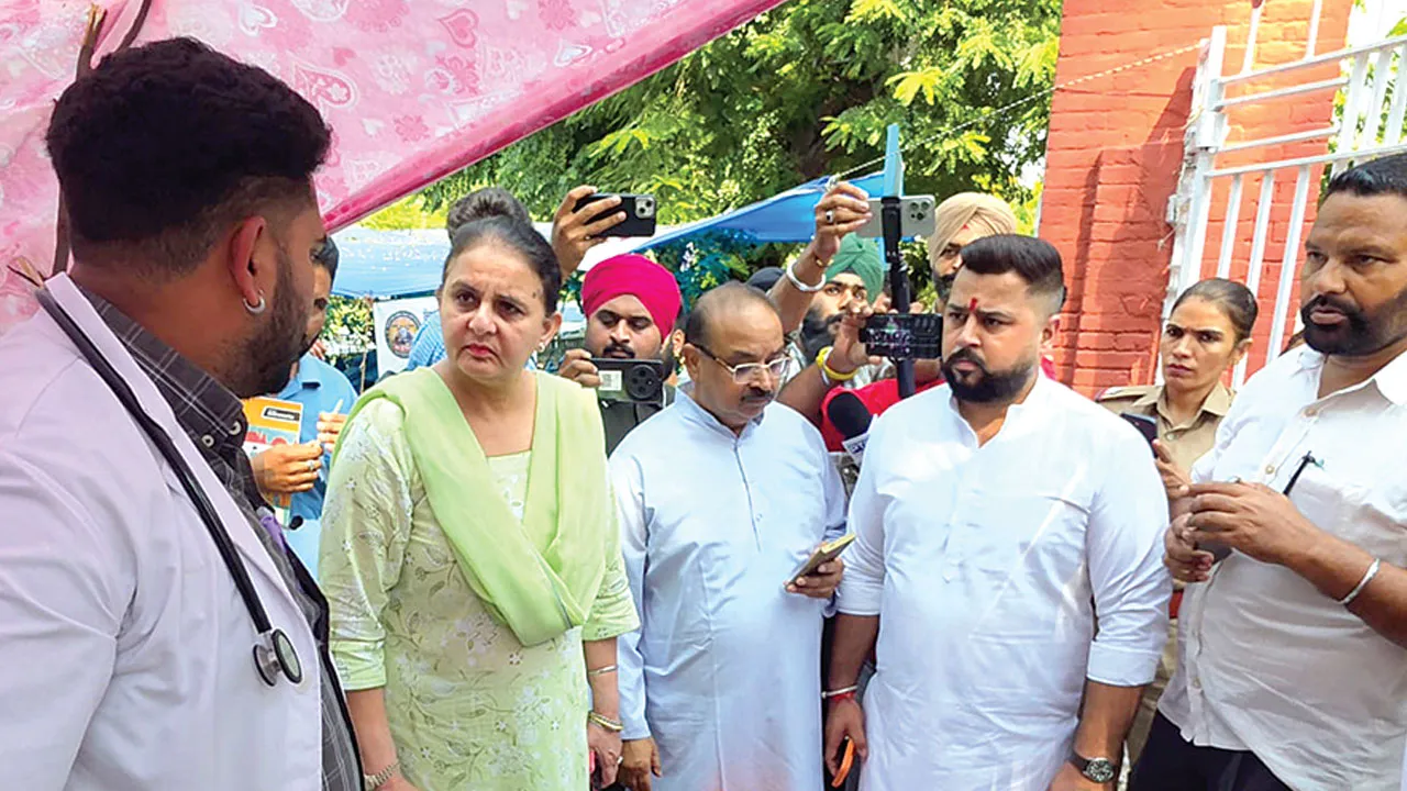 धरनास्थल पर पहुंची जय इन्द्र कौर, प्रदर्शनकारियों का जाना कुशलक्षेम