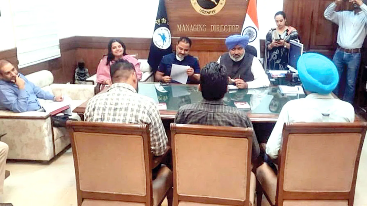 Punjab News: कच्चे कर्मचारियों की हड़ताल खत्म, बसें चलीं, सरकार व आमजन को मिली राहत