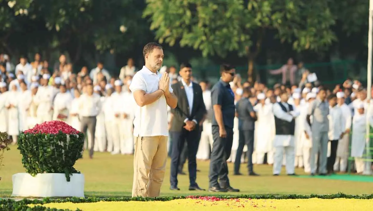 Indira Gandhi Tribute: इंदिरा गांधी की पुण्यतिथि पर कांग्रेसी नेताओं ने अर्पित की पुष्पांजलि