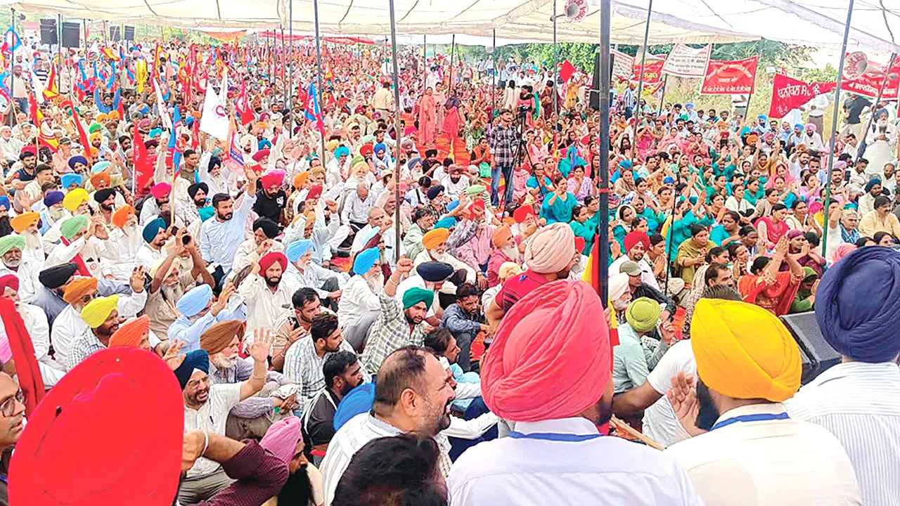संगरूर में गरजे पंजाब के कर्मचारी-पेंशनर्स, सरकार के खिलाफ किया प्रदर्शन और हाईवे जाम