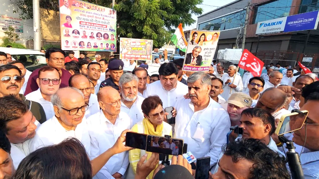 कांग्रेस ने पैदल मार्च निकाल मुख्य चुनाव आयुक्त ज्ञानेश कुमार का मांगा इस्तीफा