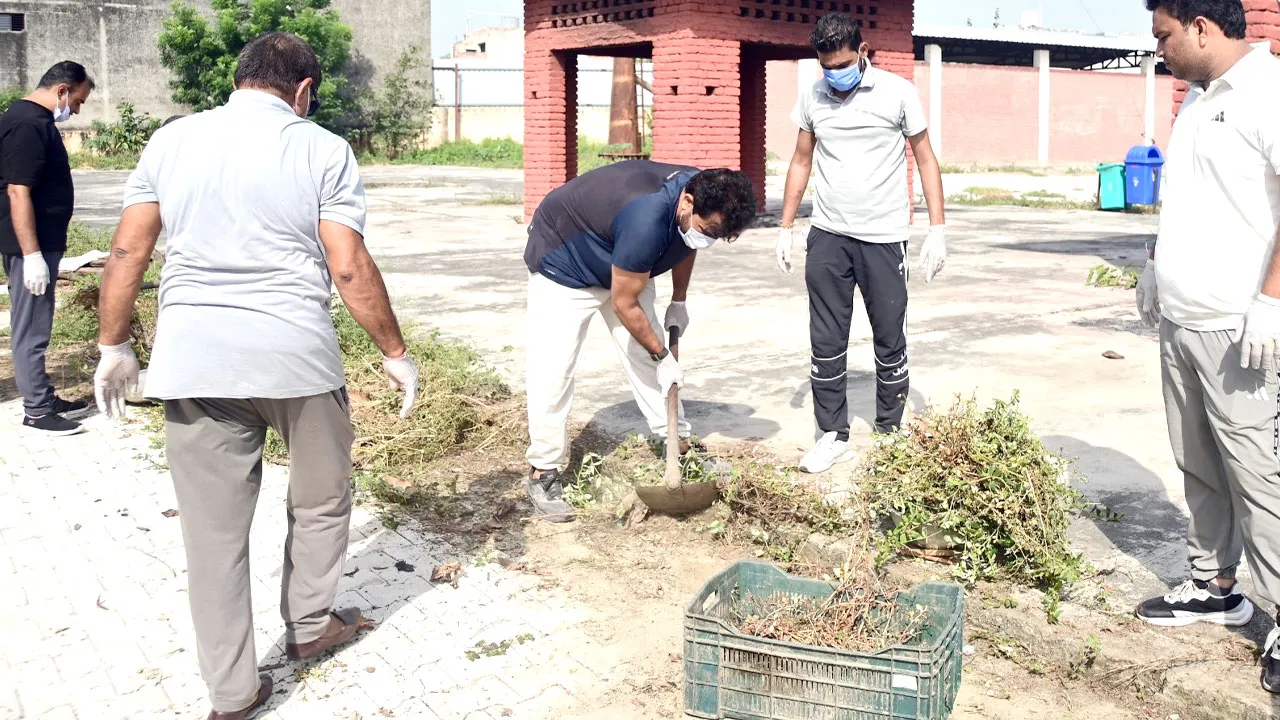 शहर अपना है, सफाई रखना हर नागरिक की जिम्मेदारी - विधायक कादियान 
