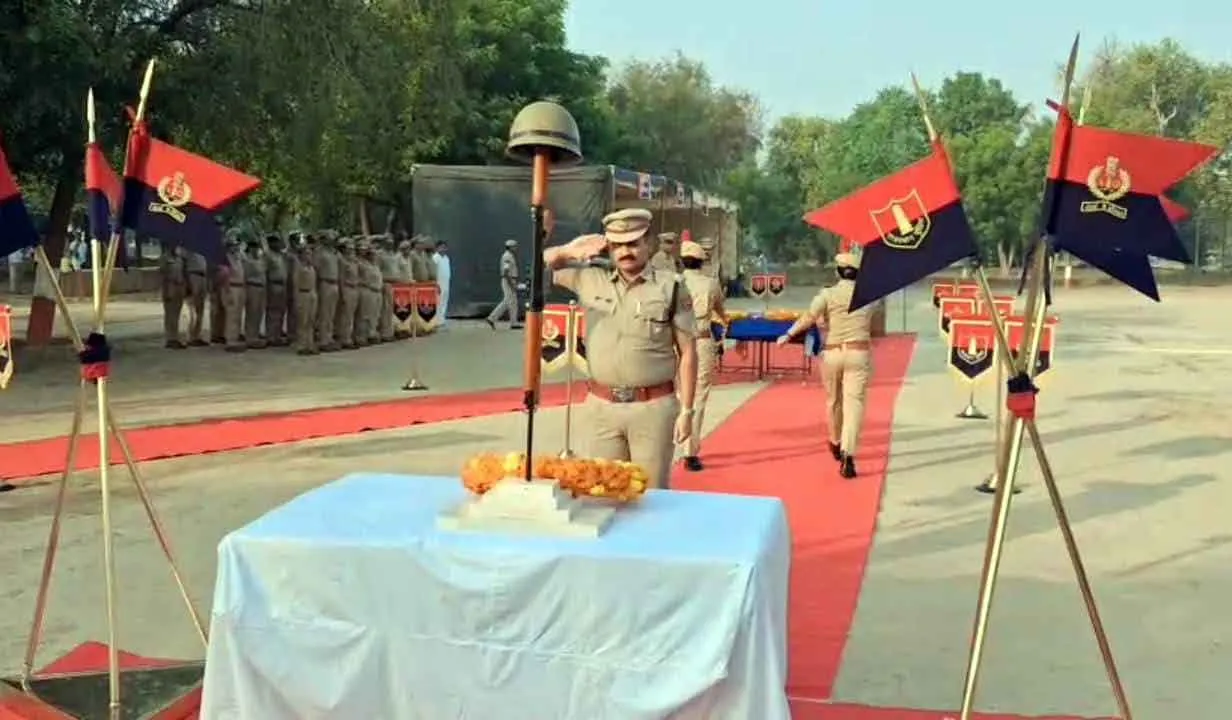 Police Smriti Diwas: पुलिस स्मृति दिवस पर शहीद जवानों को नमन, एसपी ने पुष्पचक्र अर्पित कर दी श्रद्धांजलि 
