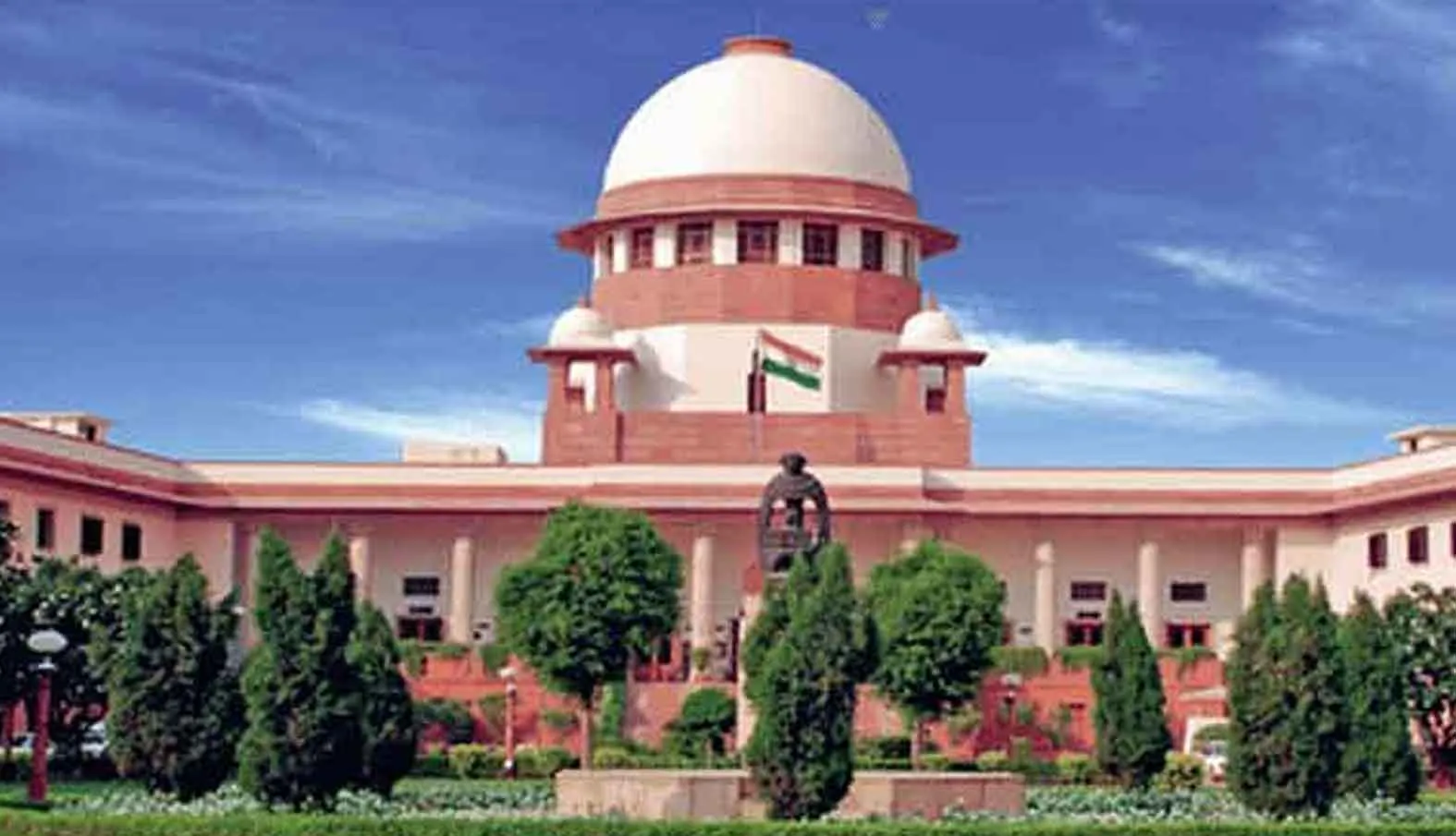SIR Latest News: एसआईआर को लेकर सुप्रीम कोर्ट सख्त, चुनाव आयोग को दिए कार्रवाई के निर्देश