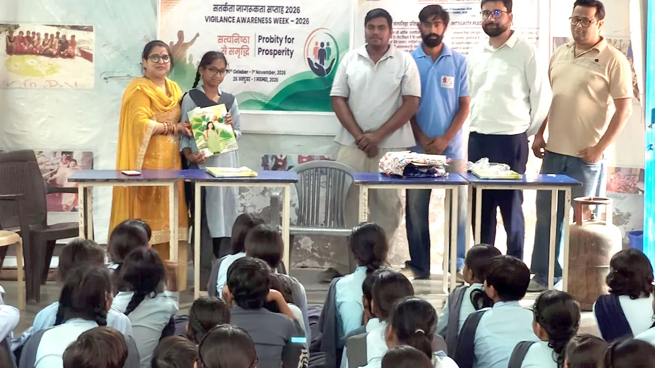 HP Gas Agency: एचपी गैस एजेंसी ने विद्यालय में चलाया जागरूकता अभियान, छात्राओं को दी गैस सुरक्षा की जानकारी