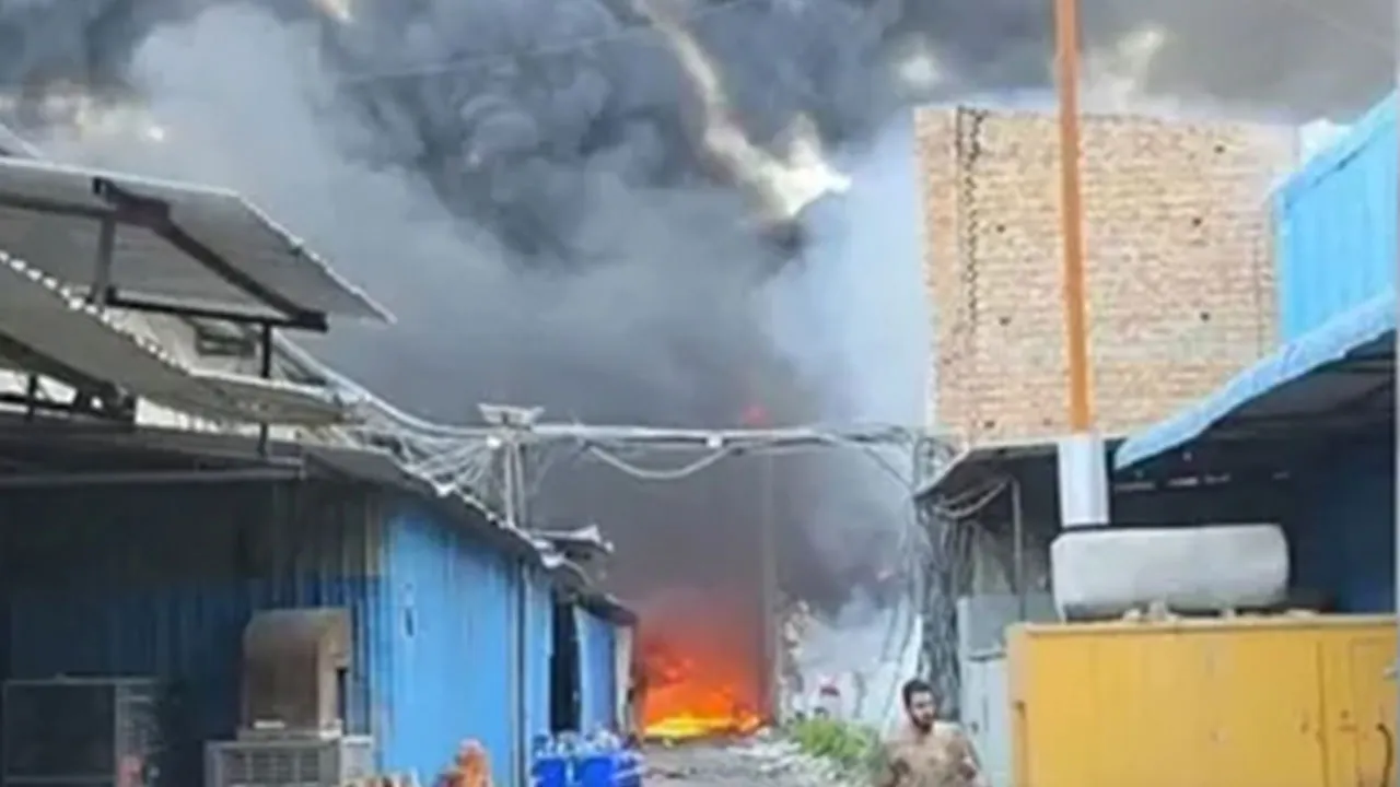 Tohana Battery Factory Fire: टोहाना के बैटरी स्टोर में भीषण आग, लाखों का नुकसान 