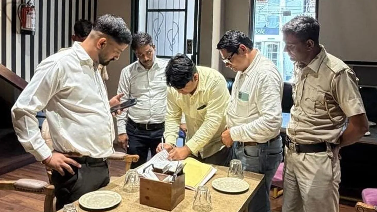 नियमों की अनदेखी पर होटल व पैलेस के काटे चालान