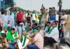 मुझेड़ा टोल प्लाजा पर भाकियू का धरना, कर्मचारियों पर अभद्रता का आरोप