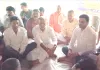 छठे दिन धरनारत ग्रामीणों के बीच पहुंचे भाजपा नेता मनीष चौहान