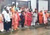 जलभराव की समस्या से परेशान साधु सन्तो ने किया प्रदर्शन, एसडीएम पहुंची मौके पर