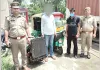 नोएडा में दो शातिर चोर गिरफ्तार, चोरी का जनरेटर बरामद