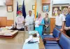 सेवानिवृत्त कर्मियों को मौके पर ही सौंपे रिटायरमेंट ड्यूज के चैक 