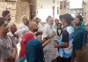 Electricity Problem: तीन दिन से बिजली गुल, दो पोल की तार बदलने पहुंचे डिस्कॉम कर्मचारियों को घेरा 