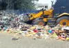 Sanitation Workers' Strike: हड़ताल के बीच संक्रमण रोकने की कवायद, कूड़े के ढेरों पर सैनिटाइजर व दवाइयों का छिड़काव शुरू