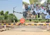 रेलवे क्रॉसिंग बंद होने से चंदड़ा के ग्रामीणों में आक्रोश