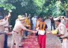 संभलहेड़ा गंगनहर चौकी पर कांवड़ियों पर हुई पुष्प वर्षा, पुलिस ने किया स्वागत
