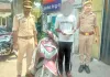 वाहन चोरी और मोबाइल स्नैचिंग करने वाला आरोपी गिरफ्तार, चोरी की स्कूटी और दो मोबाइल बरामद