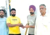 ‘इन्सां’ ने रास्ते में मिली नकदी और जे-फार्म लौटाकर दिखाई ईमानदारी