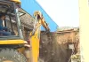 Bulldozer Accident: नौ गंभीर मामलों में वांछित अपराधी के अवैध मकान पर चला बुलडोजर