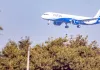 Indigo Flight: श्रीनगर एयरपोर्ट पर पार्किंग के दौरान पोल से टकराया इंडिगो का विमान