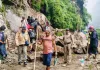 Kedarnath Latest News: केदारनाथ के रास्ते पर फंसे 1200 तीर्थयात्रियों को सुरक्षित निकाला, 5 साल के बच्चे की मौत