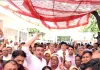 26 दिन से हड़ताल पर बैठे सफाई कर्मचारियों के समर्थन में नगर निगम पहुंची कांग्रेस
