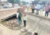 Chhath Preparations: छठ पर्व से पहले कोहला नहर की बदहाली आई सामने, पूजन सामग्री और कचरे से पुल जाम 