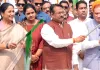 Delhi Cleanliness Drive: दिल्ली में सफाई व्यवस्था होगी मजबूत, CM रेखा गुप्ता ने कचरा प्रबंधन के लिए नई मशीनों और वाहनों को दिखाई हरी झंडी