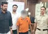 Delhi Crime News: मंडावली में चेन स्नैचिंग का आरोपी सोने की चेन और चोरी की बाइक के साथ गिरफ्तार