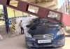 गढ़ी-हरसरू रेलवे अंडरपास में कार पर गिरा भारी हाइट गेट