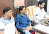 काली पट्टी बांधकर एनएचएम संविदाकर्मियों ने जताया विरोध