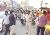 शहर में ट्रैफिक पुलिस द्वारा हटवाया गया अतिक्रमण, दुकानों के आगे रखा सामान जब्त