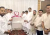 भाजपा नेता की माता की तेहरवीं में पहुंचे दिग्गज नेता, पुष्प अर्पित कर दी श्रद्धांजलि