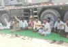 Tibbi 34 RD Bridge: टिब्बी का 34 आरडी पुल चार माह से अधूरा, डबली कलां के ग्रामीणों ने शुरू किया धरना 