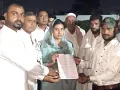 शुद्ध पानी को तरस रहे ग्रामीण, सांसद इकरा हसन को सौंपा ज्ञापन