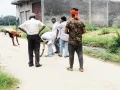 मुझेड़ा की मुंतजिर कॉलोनी में सरकारी बंजर भूमि पर अवैध निर्माण रुका, राजस्व टीम ने दी सख्त चेतावनी