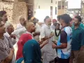 Electricity Problem: तीन दिन से बिजली गुल, दो पोल की तार बदलने पहुंचे डिस्कॉम कर्मचारियों को घेरा 