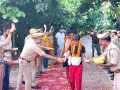संभलहेड़ा गंगनहर चौकी पर कांवड़ियों पर हुई पुष्प वर्षा, पुलिस ने किया स्वागत